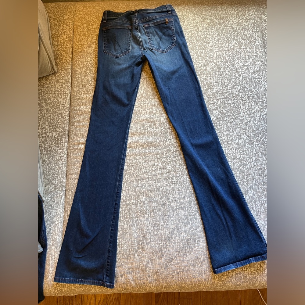 Joe’s jeans bootcut slim jeans. Super flattering. Size 25. Great jeans!